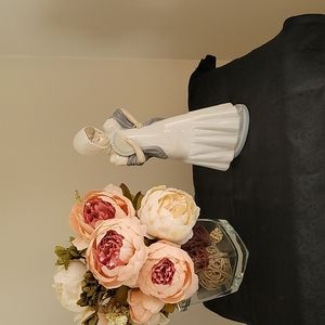 Nao By Lladro,  Girl Wearing Shawl With Fan, 1980, 15A, Discontinued, RARE